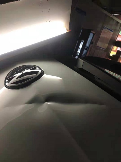 大眾后備箱凹陷修復(fù)前.jpg