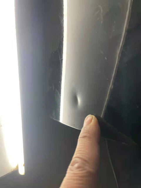 奧迪A6L車門小坑修復(fù)前.jpg